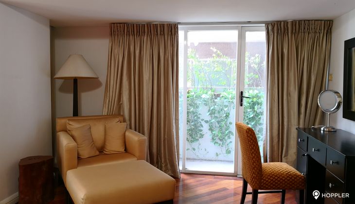 "3BR Condo for Rent in Fraser Place, Salcedo Village, Makati"03