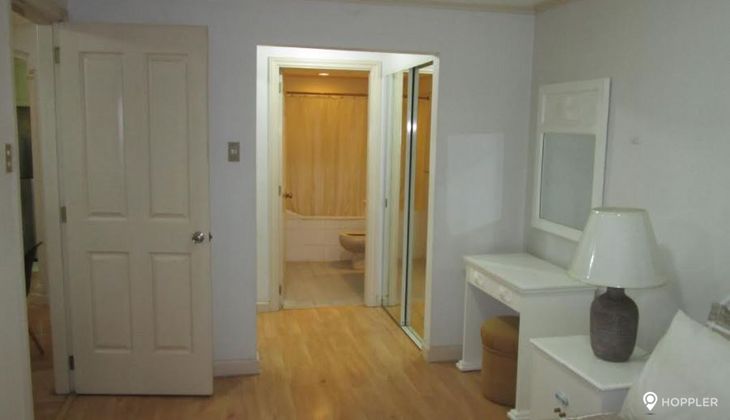 "2BR Condo for Rent in Le Domaine, Salcedo Village, Makati"06