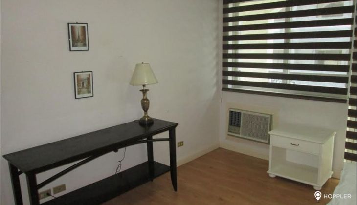 "2BR Condo for Rent in Le Domaine, Salcedo Village, Makati"09