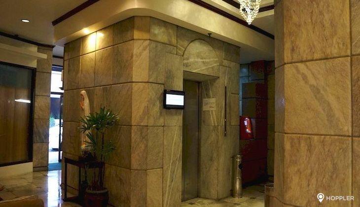 "2BR Condo for Rent in Sunette Tower, Poblacion, Makati"09
