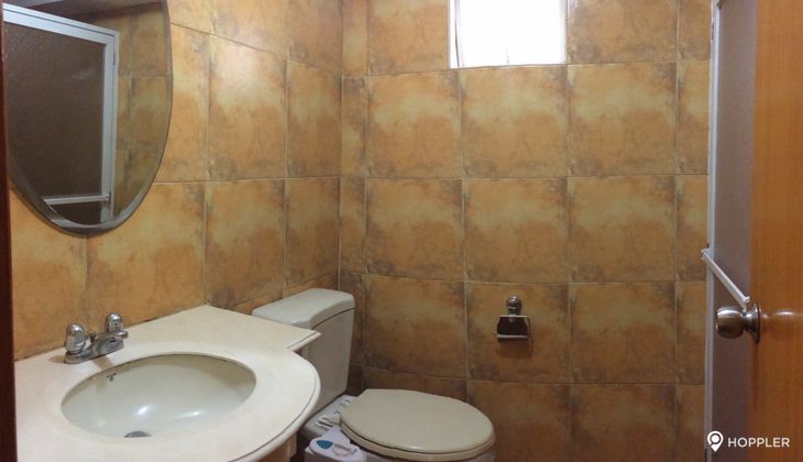"3BR Condo for Rent in Olympic Heights, Eastwood City, Quezon City"09