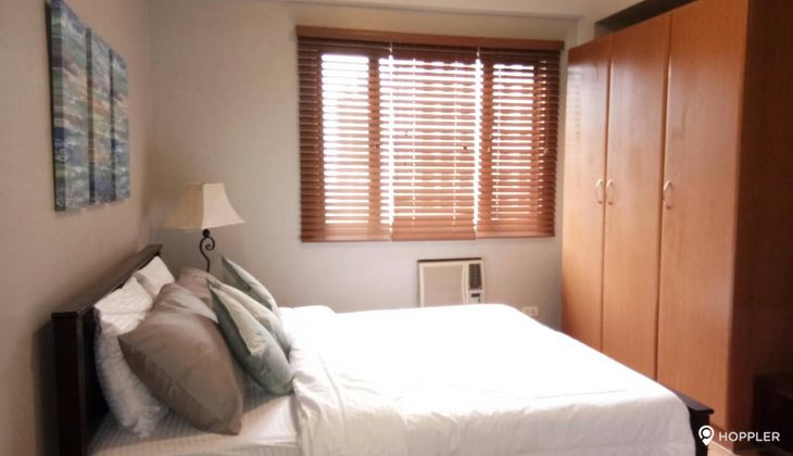 "2BR Condo for Rent in One Orchard Road, Eastwood City, Quezon City"06