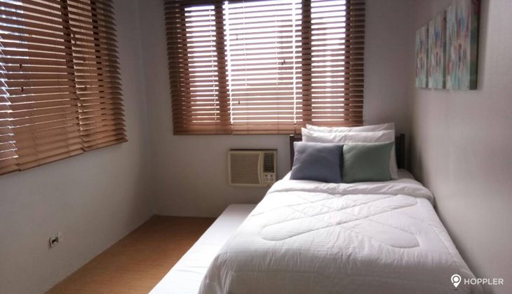 "2BR Condo for Rent in One Orchard Road, Eastwood City, Quezon City"08