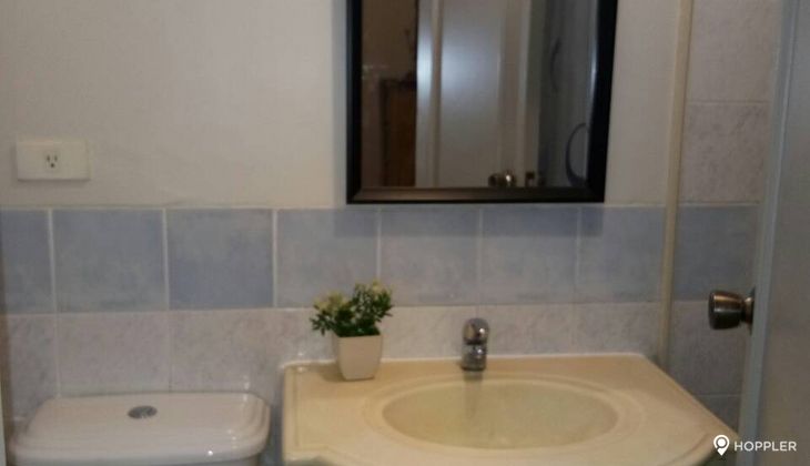 "2BR Condo for Rent in One Orchard Road, Eastwood City, Quezon City"09