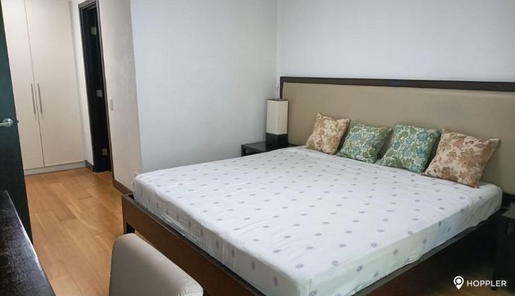 "2BR Condo for Rent in The Residences at Greenbelt, Legazpi Village, Makati"02