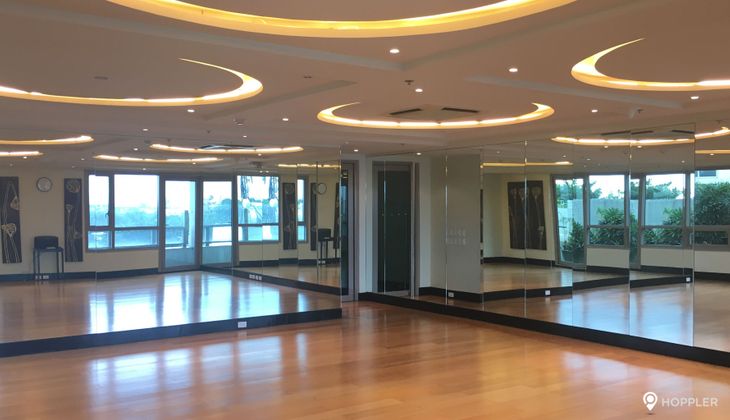 "2BR Condo for Rent in The Residences at Greenbelt, Legazpi Village, Makati"08