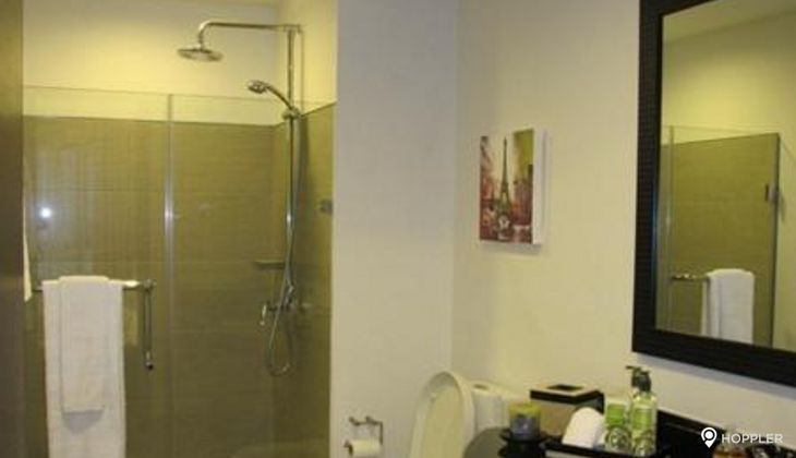 "1BR Condo for Rent in The Residences at Greenbelt, Legazpi Village, Makati"02