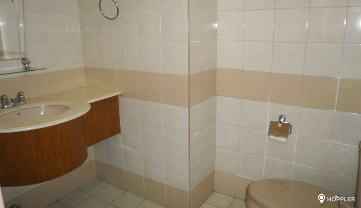 "2BR Condo for Rent in Olympic Heights, Eastwood City, Quezon City"07
