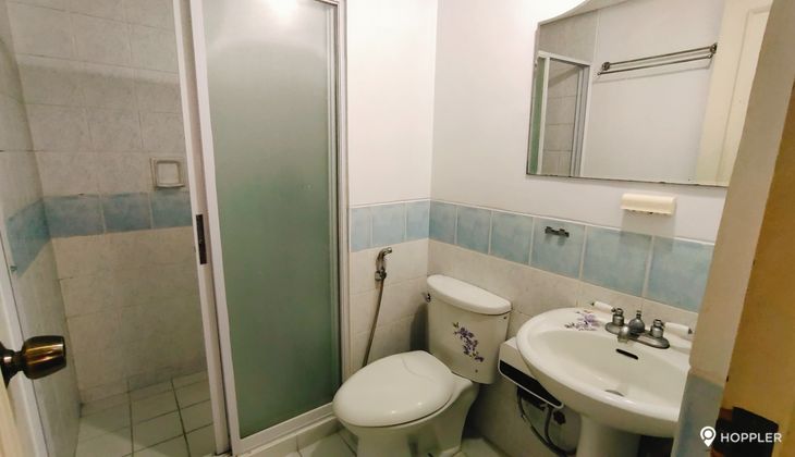 "2BR Condo for Rent in One Orchard Road, Eastwood City, Quezon City"07