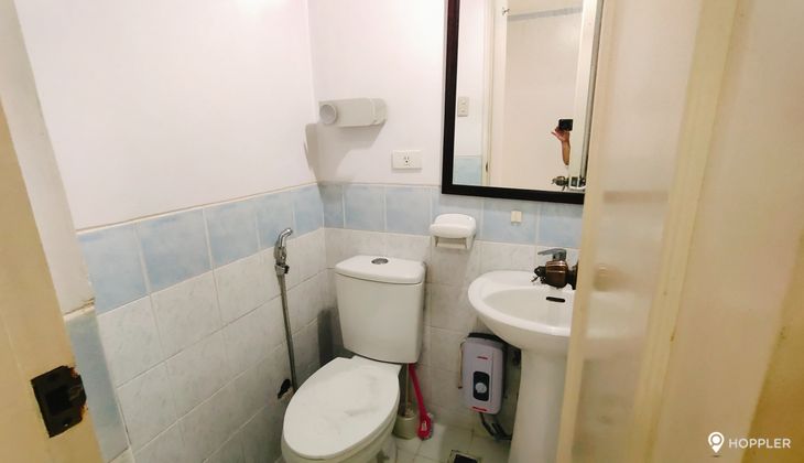 "2BR Condo for Rent in One Orchard Road, Eastwood City, Quezon City"09