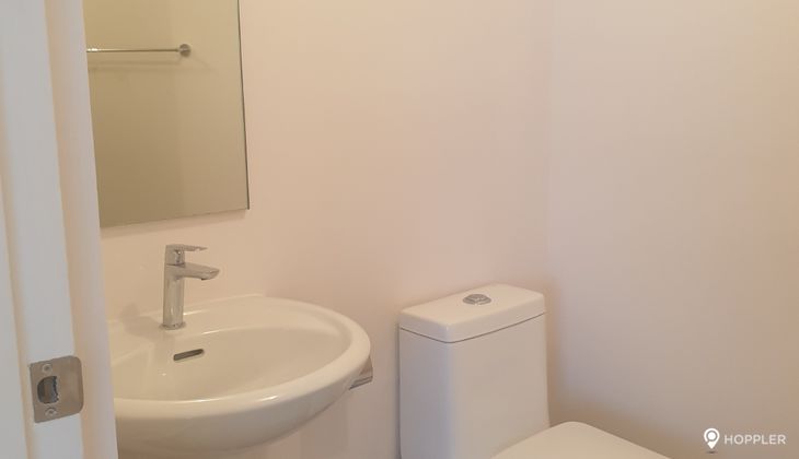 "2BR Condo for Rent in The Rise Makati, San Antonio Village, Makati"02