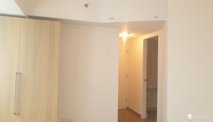 "2BR Condo for Rent in The Rise Makati, San Antonio Village, Makati"03