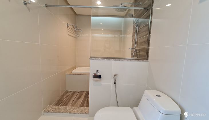 "3BR Condo for Rent in La Colline Suites, Horseshoe, Quezon City"08