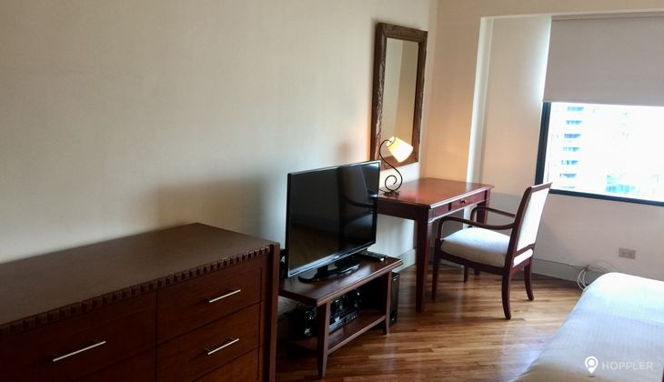 "1BR Condo for Rent in Hidalgo Place, Rockwell Center, Makati"02