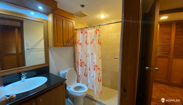 "2BR Condo for Rent in Tropical Palms, Legazpi Village, Makati"09