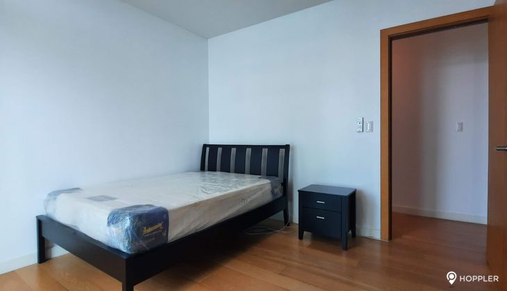 "2BR Condo for Rent in Park Terraces, San Lorenzo Village, Makati"03