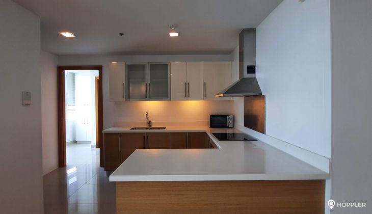 "2BR Condo for Rent in Park Terraces, San Lorenzo Village, Makati"06