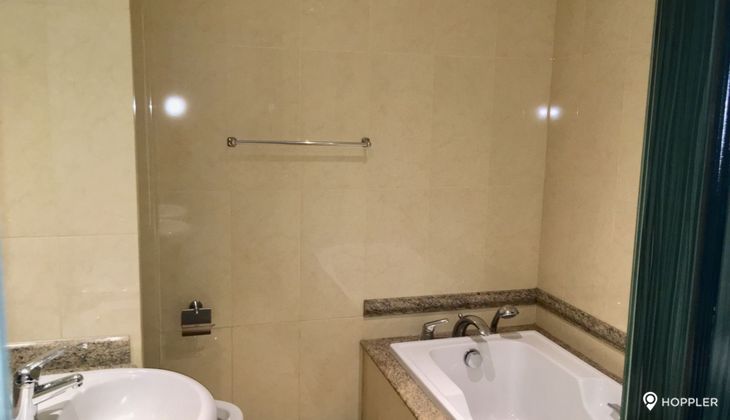 "2BR Condo for Rent in The Shang Grand Tower, Legazpi Village, Makati"02