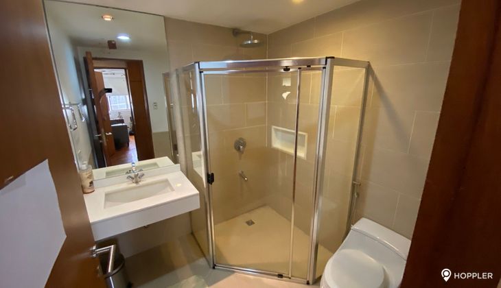"3BR Condo for Rent in The Ritz Towers, Urdaneta Village, Makati"02