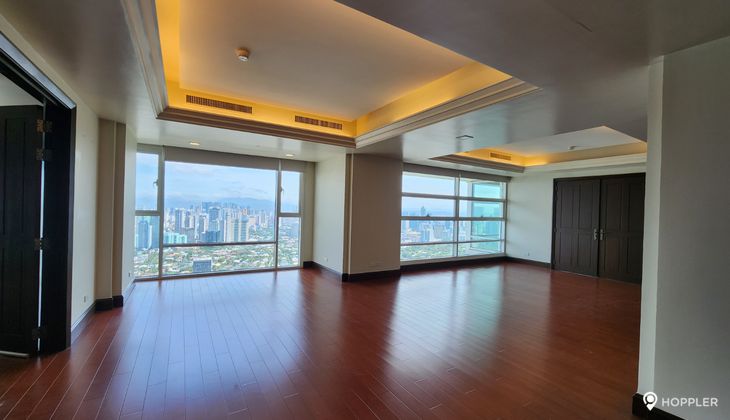 "4BR Condo for Rent in Discovery Primea, Urdaneta Village, Makati"02