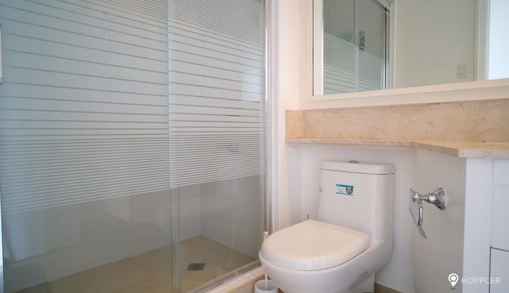 "2BR Condo for Rent in The Manansala, Rockwell Center, Makati"06
