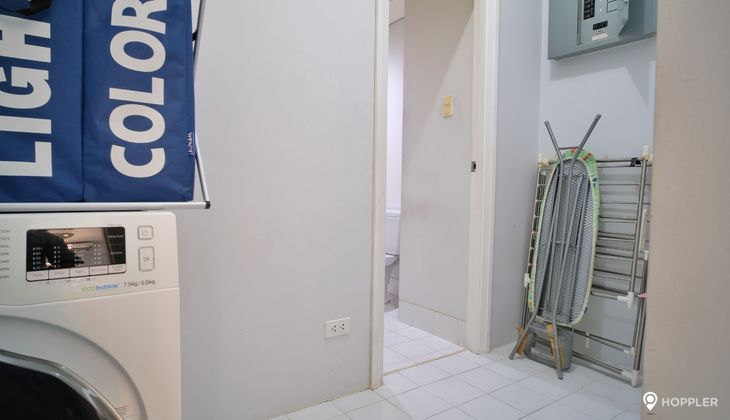 "2BR Condo for Rent in The Manansala, Rockwell Center, Makati"09