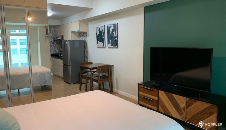 "1BR Condo for Rent in Kroma Tower, Legazpi Village, Makati"10