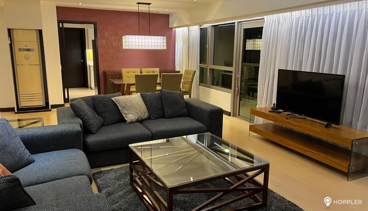 "2BR Condo for Rent in The Residences at Greenbelt, Legazpi Village, Makati"05