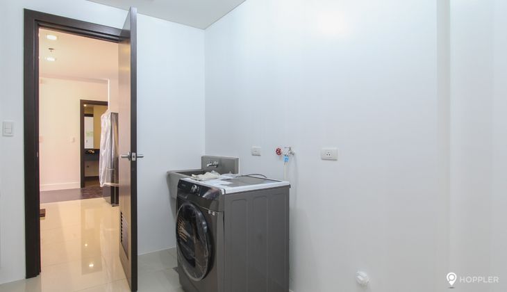 "2BR Condo for Rent in Garden Towers, Legazpi Village, Makati"08