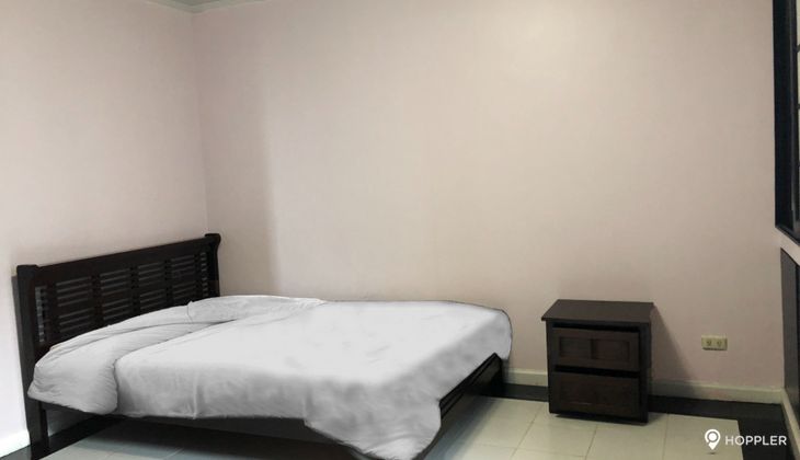 "2BR Condo for Rent in Xanland Place, Loyola Heights, Quezon City"06