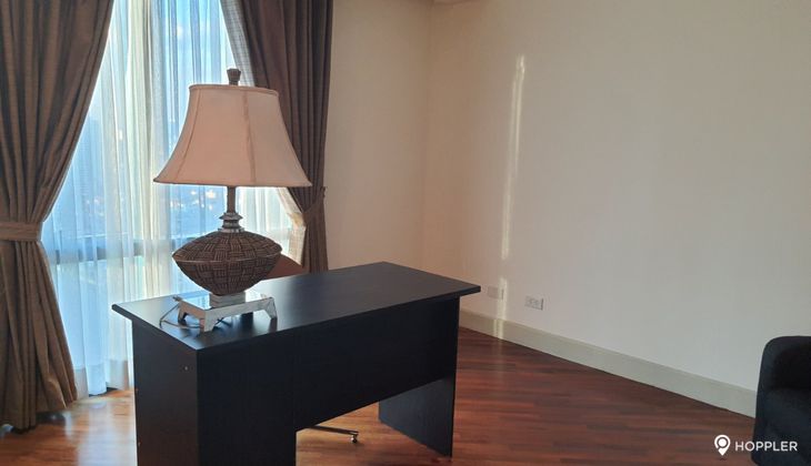 "3BR Condo for Rent in Luna Gardens, Rockwell Center, Makati"08