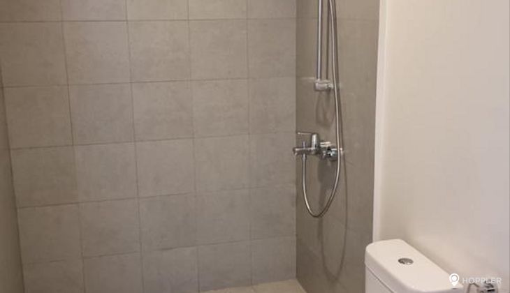 "2BR Condo for Rent in Garden Towers, Legazpi Village, Makati"04