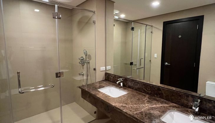 "2BR Condo for Rent in Garden Towers, Legazpi Village, Makati"07