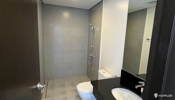 "2BR Condo for Rent in Garden Towers, Legazpi Village, Makati"09