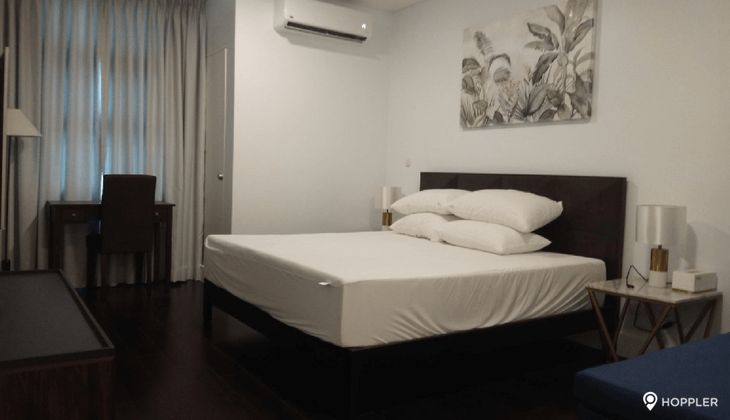 "2BR Condo for Rent in Garden Towers, Legazpi Village, Makati"03