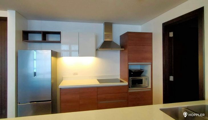 "2BR Condo for Rent in Garden Towers, Legazpi Village, Makati"02