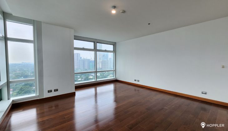 "3BR Condo for Rent in Two Roxas Triangle, Salcedo Village, Makati"05