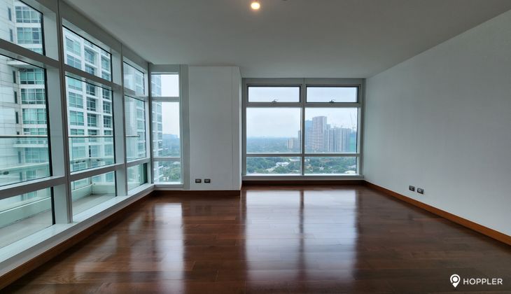 "3BR Condo for Rent in Two Roxas Triangle, Salcedo Village, Makati"09