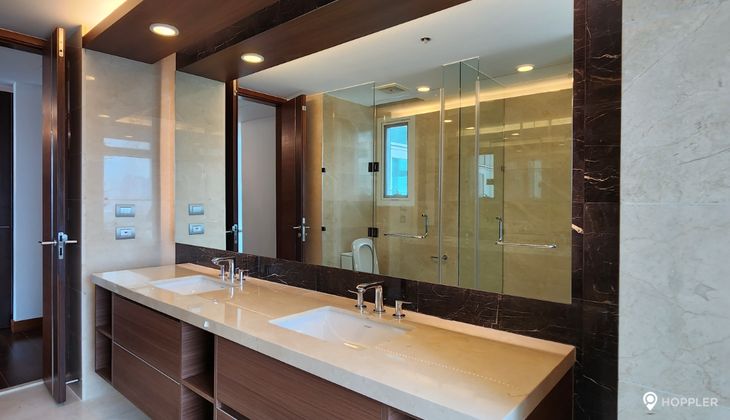 "3BR Condo for Rent in Two Roxas Triangle, Salcedo Village, Makati"10