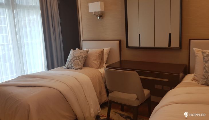 "3BR Condo for Rent in One Penn Place, Salcedo Village, Makati"01