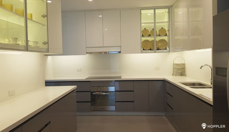 "3BR Condo for Rent in One Penn Place, Salcedo Village, Makati"02