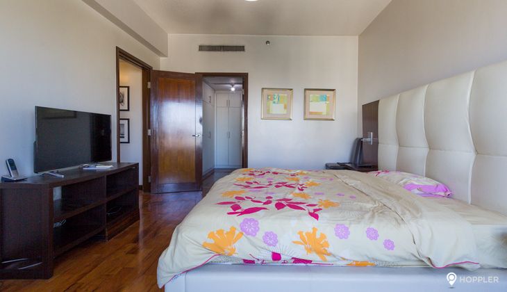 "2BR Condo for Rent in The Residences at Greenbelt, Legazpi Village, Makati"03
