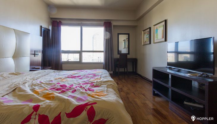 "2BR Condo for Rent in The Residences at Greenbelt, Legazpi Village, Makati"05
