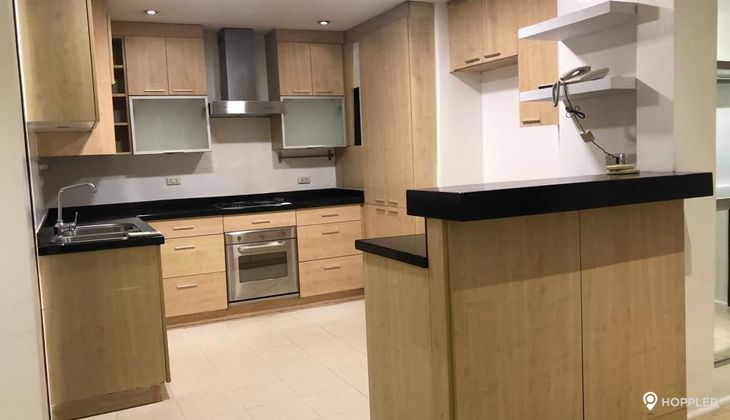 "2BR Condo for Rent in La Maison, San Lorenzo Village, Makati"04