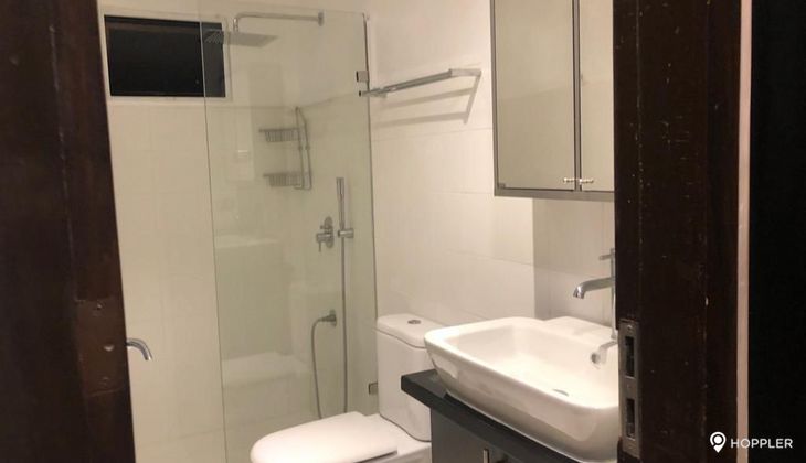 "2BR Condo for Rent in La Maison, San Lorenzo Village, Makati"05