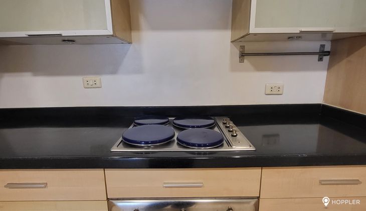 "2BR Condo for Rent in La Maison, San Lorenzo Village, Makati"08