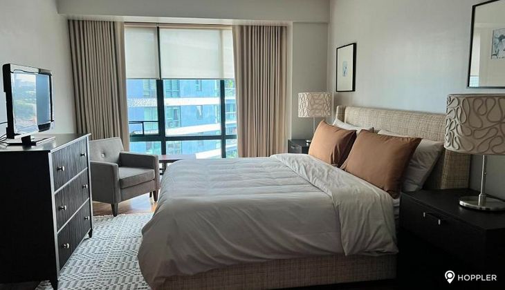 "2BR Condo for Rent in Amorsolo West, Rockwell Center, Makati"05