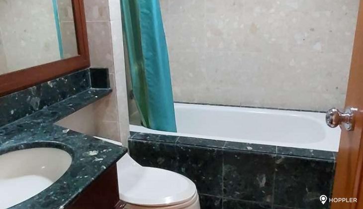 "2BR Condo for Rent in Amorsolo West, Rockwell Center, Makati"06