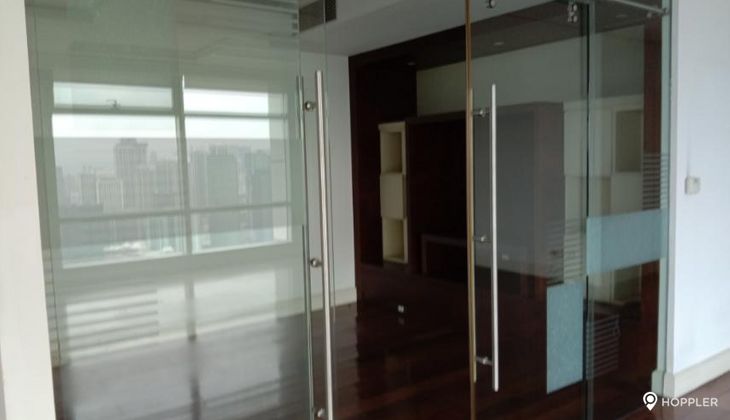 "3BR Condo for Rent in One Roxas Triangle, Urdaneta Village, Makati"04