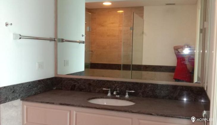 "3BR Condo for Rent in One Roxas Triangle, Urdaneta Village, Makati"09